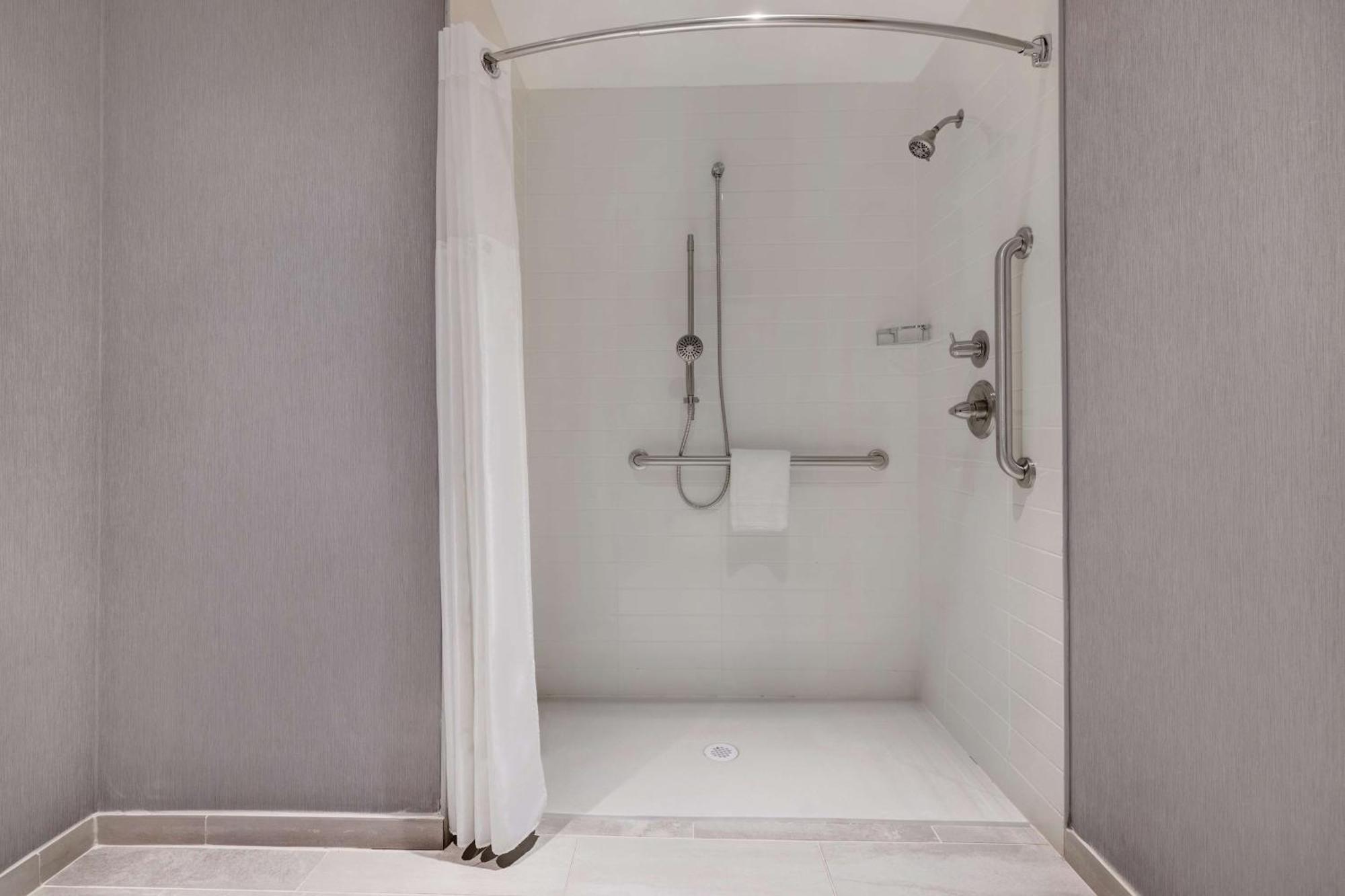 Queen Room Two Queen Beds Sofa Bed Roll Shower Disability Access