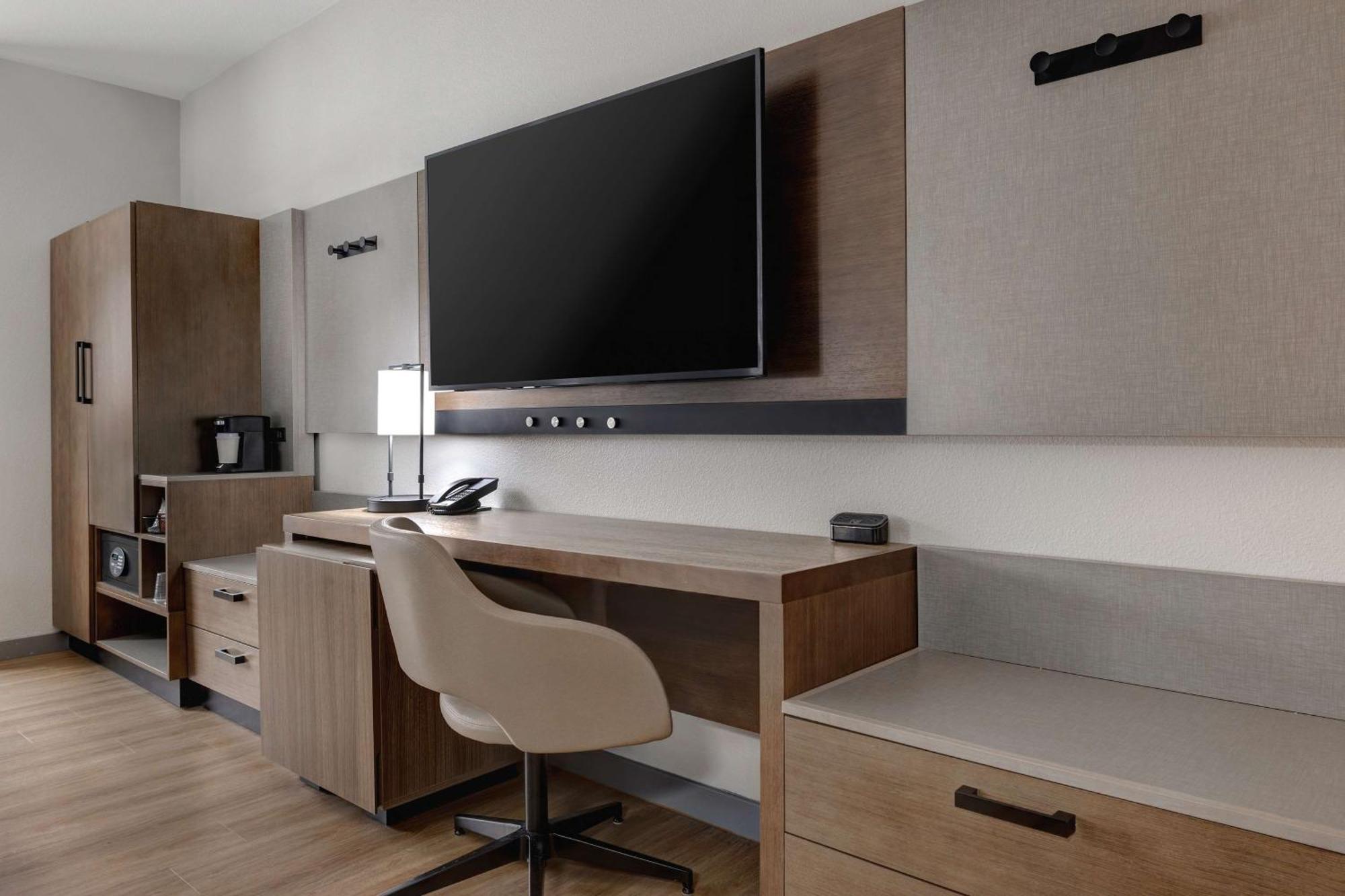 Queen Room Two Queen Beds Sofa Bed High Floor