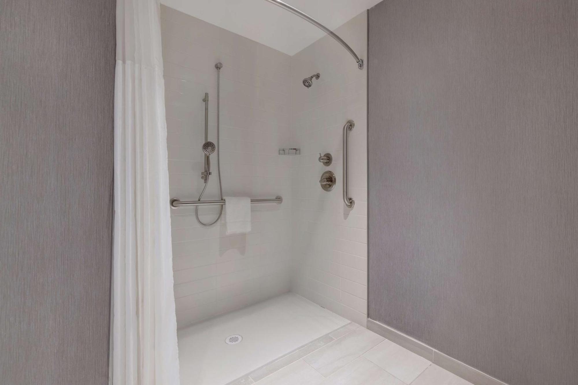Queen Room Two Queen Beds Sofa Bed Roll Shower Disability Access